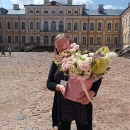 Ziedu piegāde uz Pilsrundāle pilsētu. Atskaite Nr. 7002