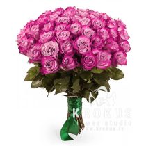 Divkrāsu rožu pušķis