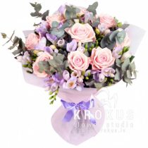 Rožu un frēziju pušķis "Anna"