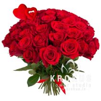 Sarkanās rozes ar sirdi