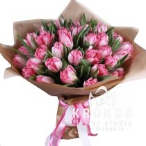 Pušķis no rozā peonijveida tulpēm