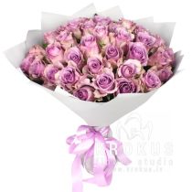 Ceriņkrāsas rožu pušķis