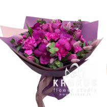 Bouquet of orchids and carnations