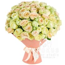 Букет из кремовых пионовидных роз