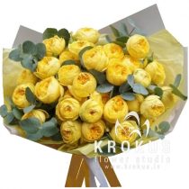 Sviesta peonijveida rožu pušķis