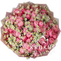 Rožu un margarietiņu pušķis