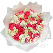 Bouquet of peonies with lilac