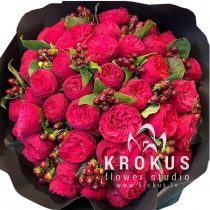 Peony roses with berries