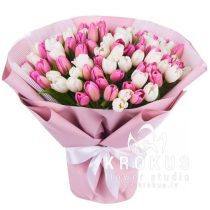 Baltas un rozā tulpes