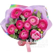 Aveņkrāsas ranunkuļu pušķis