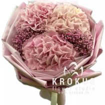 Rozā hortenzijas un ģipsofilas pušķis