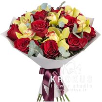 Pušķis no rozēm un orhidejām