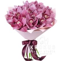 Bouquet of pink orchids