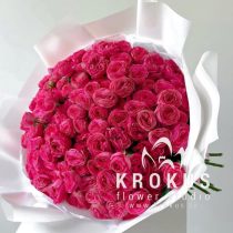 Bouquet of pink peony roses