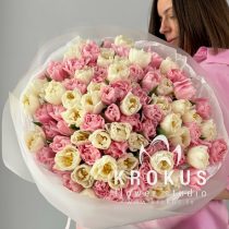 Peonijveidīgo tulpju pušķis