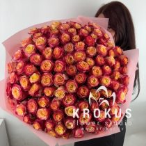 persiku krāsas rozes 51 gab