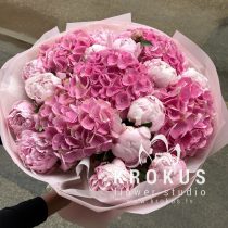 Bouquet of peonies and hydrangeas
