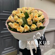 Рersiku krāsas rozes