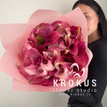 Bouquet of pink zantadezias