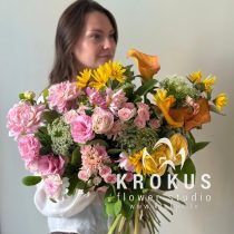 Pušķis ar dālijām un kalām