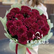 Bouquet of burgundy chrysanthemums