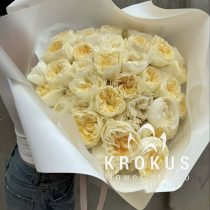 Yellow Peony-type spray roses