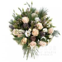 Ziemassvētku pušķis ar rozēm