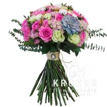 Rožu pušķis ar kokvilnas stiebriem